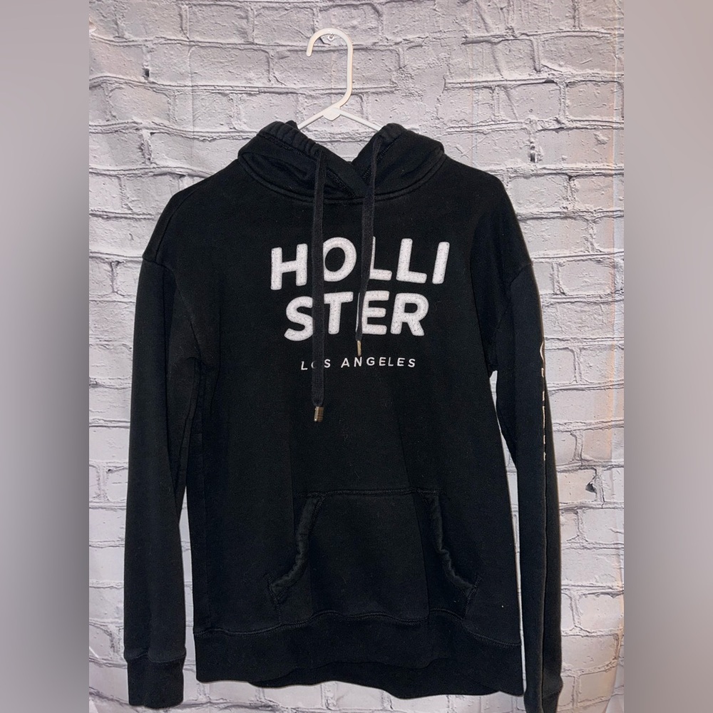 Women’s black hollister hoodie